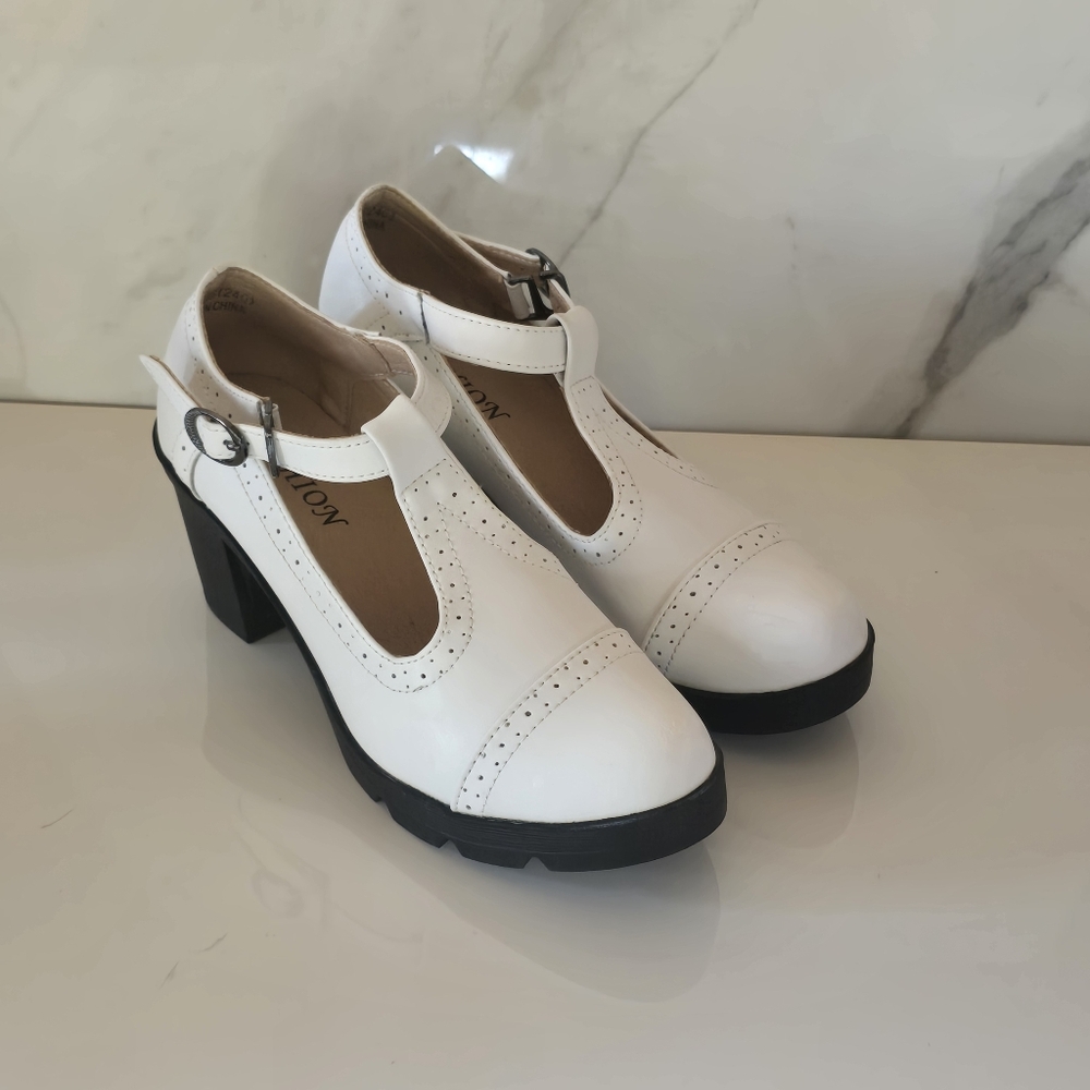 FASHION | Mary Jane heels white size 8